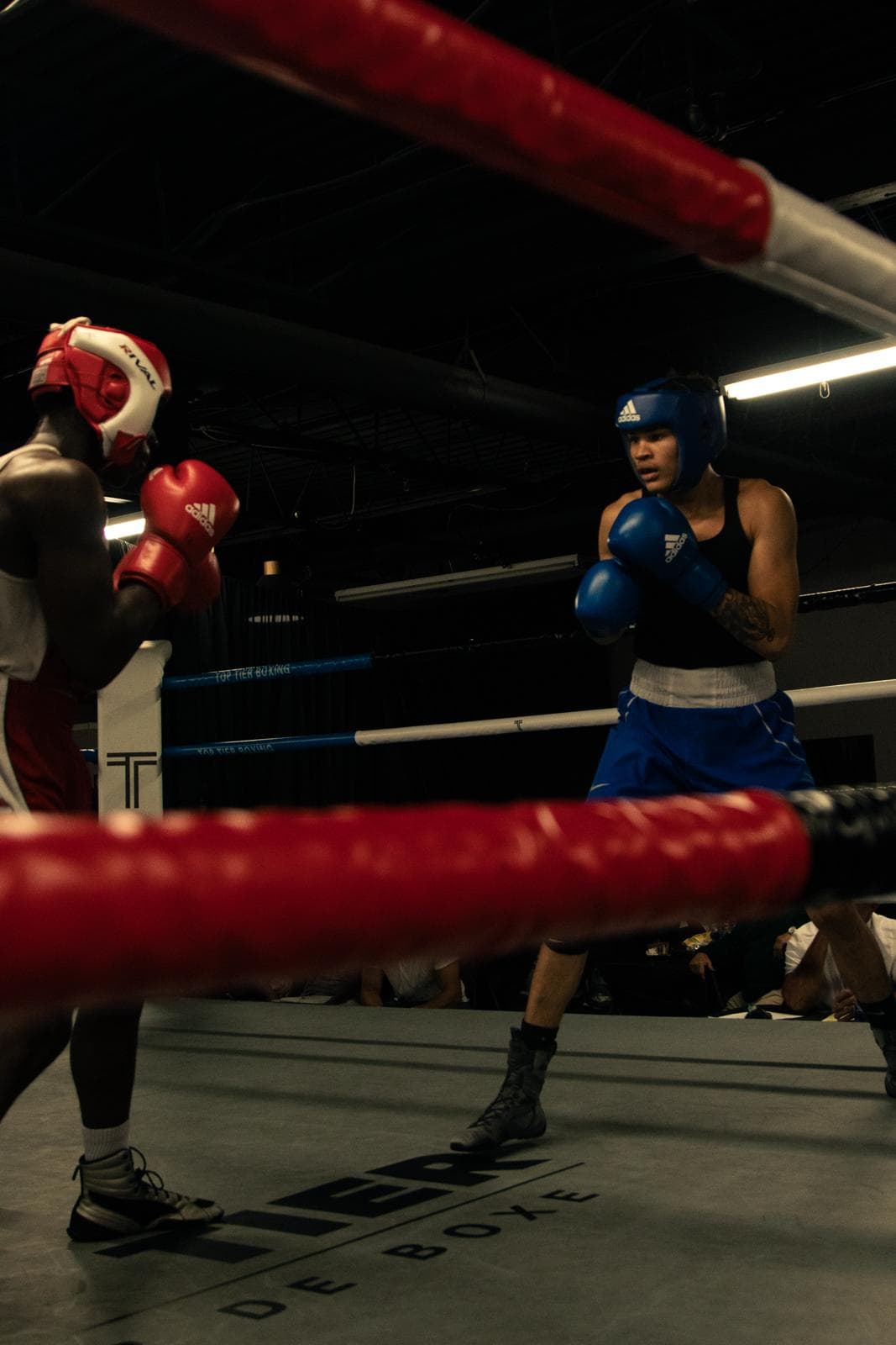 Boxeur dans son coin entre les rounds