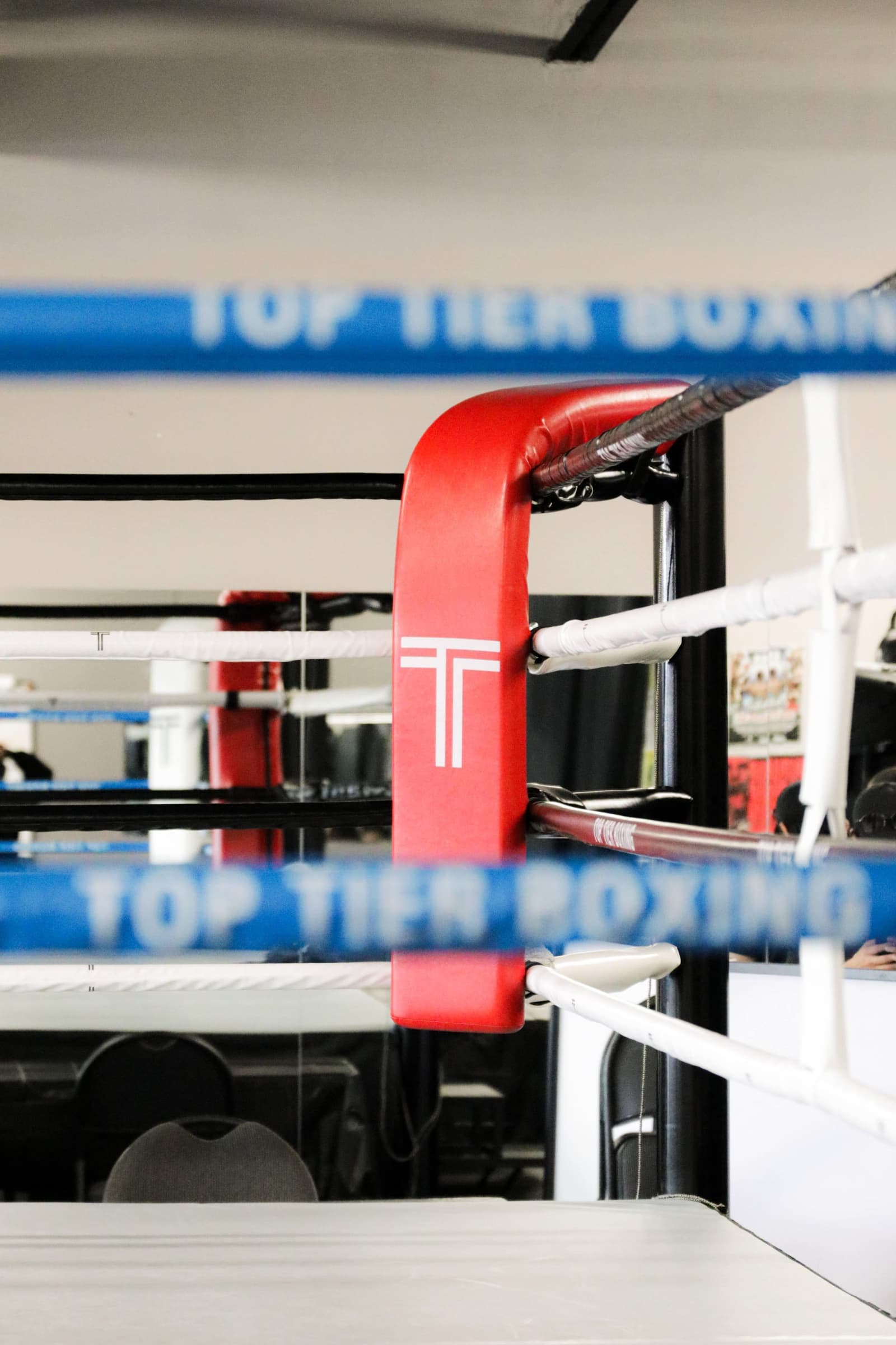 Coin du ring avec le logo Top Tier